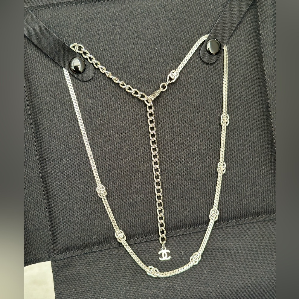 CHANEL 7 Mini CC necklace in SILVER